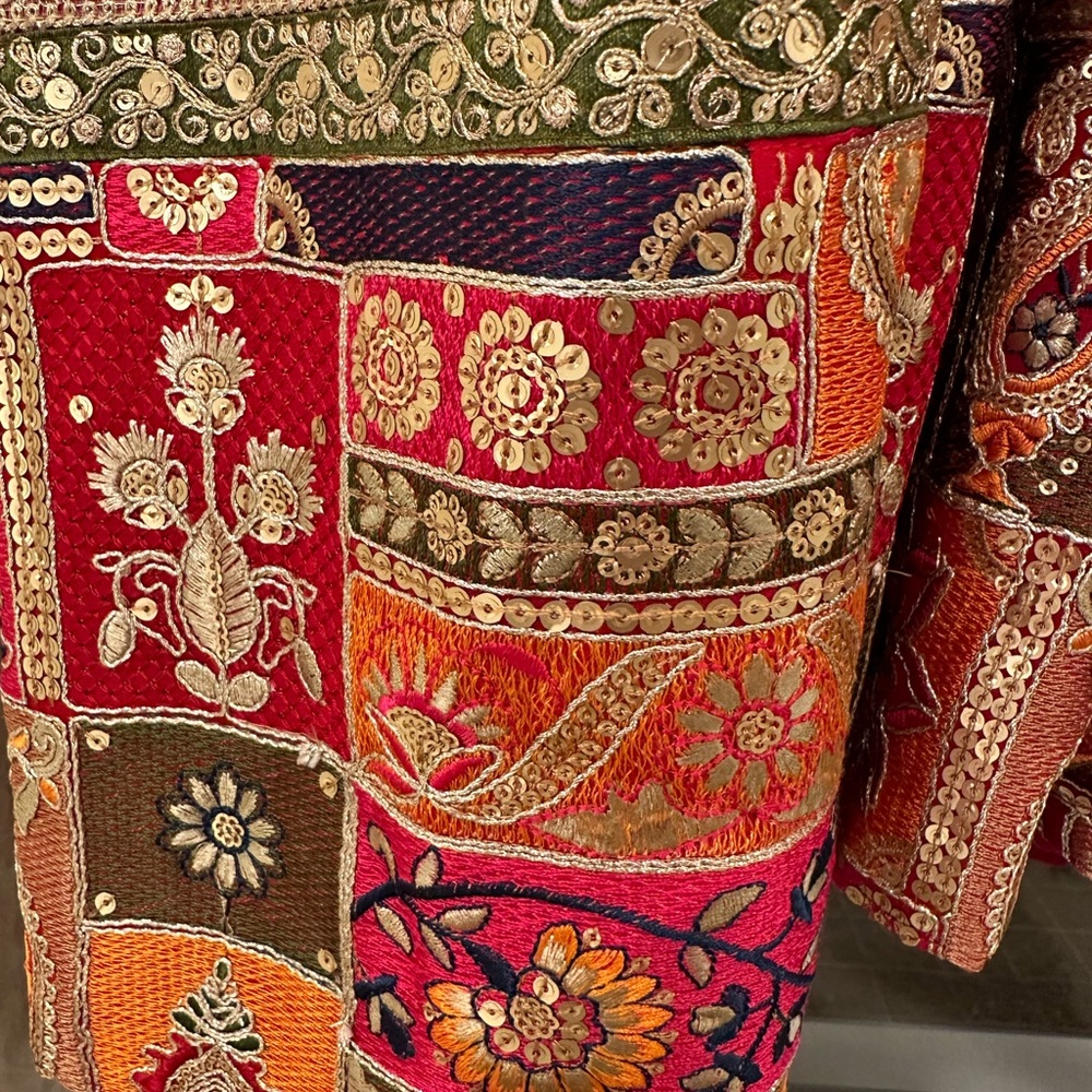 Indian women anarkali silk red bridal kurta top with brocade and dori size small - Picture 4 of 7